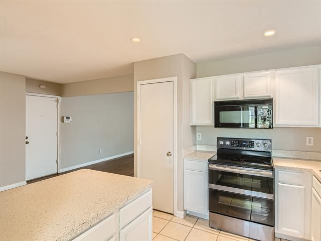 Building Photo - 403 Hollyberry Dr