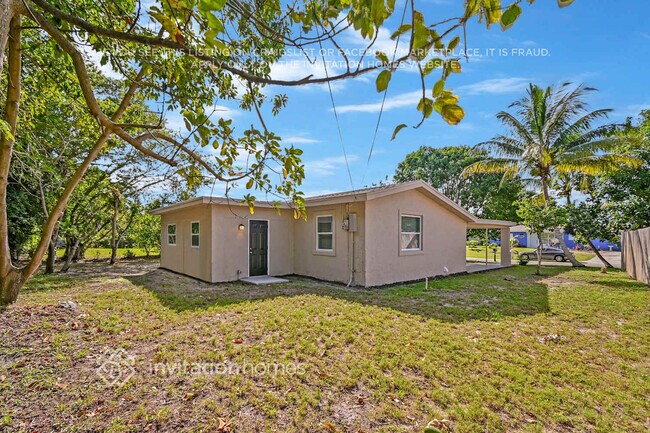 Building Photo - 525 Dolphin Dr