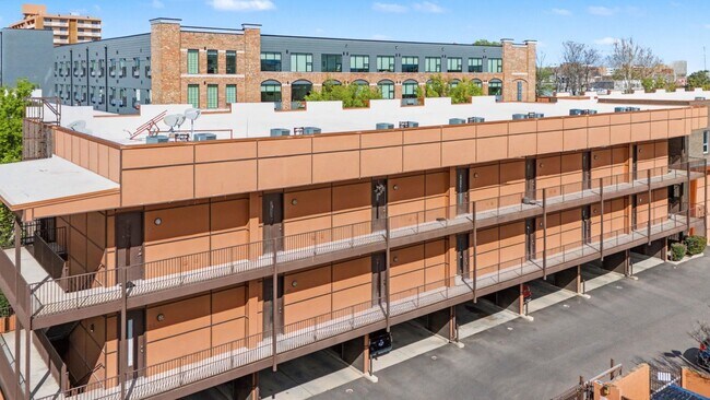 Building Photo - 437 Monroe Ave