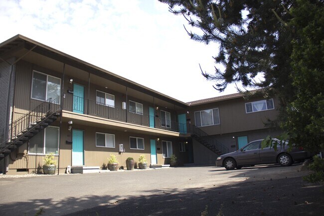 Primary Photo - Lower 1 bed, off street parking, hardwoods...
