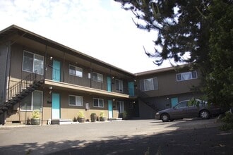 Building Photo - Upper 2 bed on Belmont! Hardwood floors, granite counters, tile in shower! All dogs welcome!