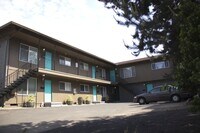 Building Photo - Upper corner unit 1 bed on Belmont, granite, hardwoods, off street parking!
