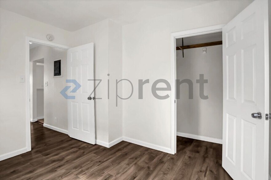 Building Photo - Unit