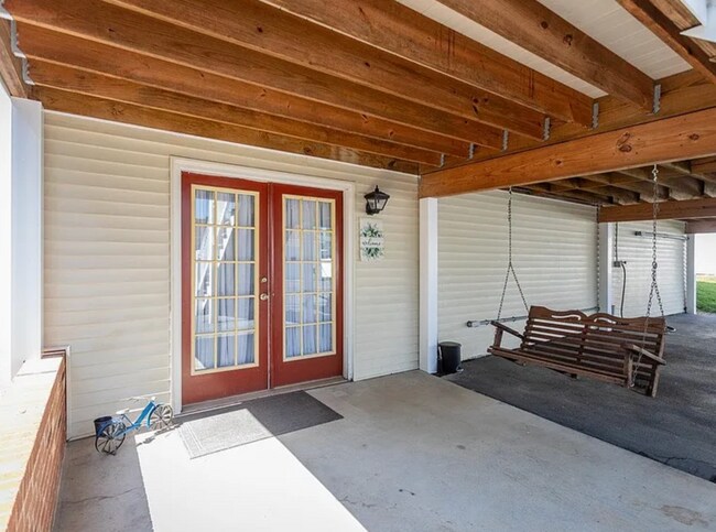 Building Photo - 2 Bedrooms Basement Penn Laird