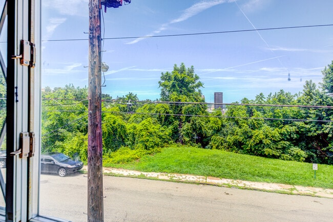 Building Photo - 1008 E Warrington Ave