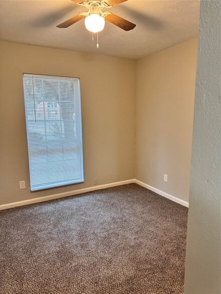 Building Photo - 4940 Arbor Glen Rd