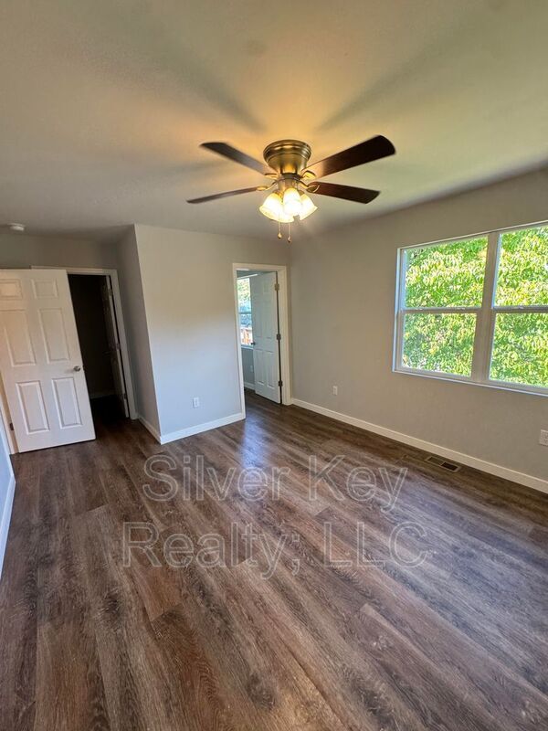 Building Photo - 1603 Hutsell Dr