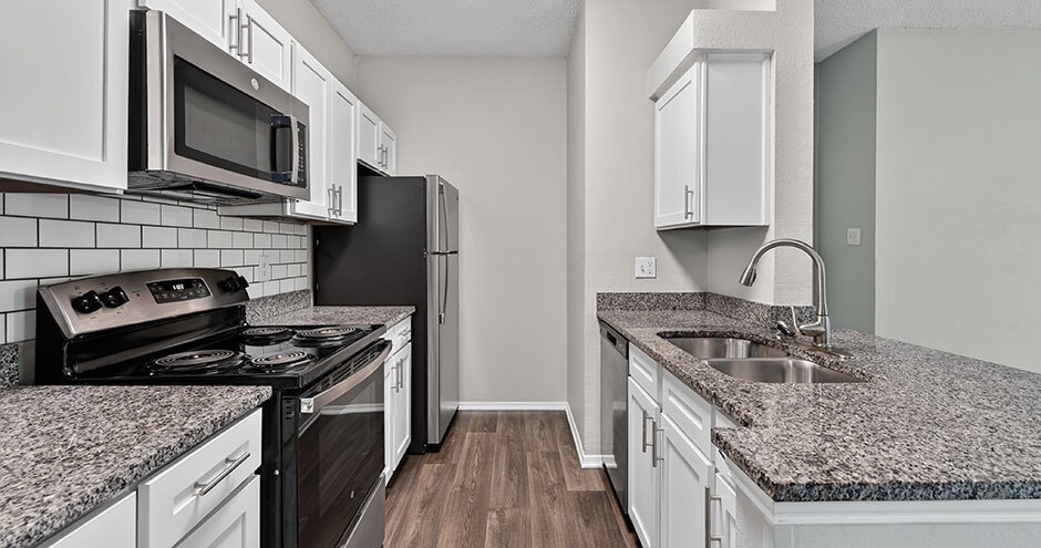 Building Photo - The Versailles Apartments