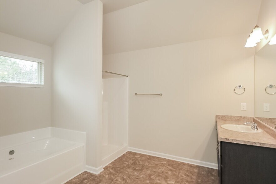 Building Photo - 624 Benjamin Ct