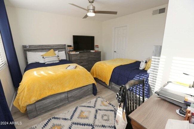 Building Photo - 11271 E Poinsettia Dr