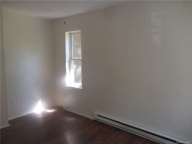 Building Photo - 130 Johnston St