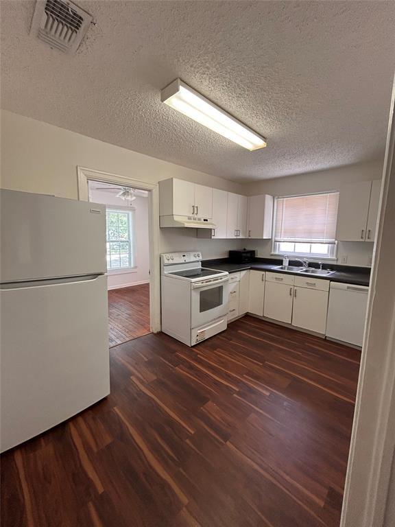Building Photo - 4505 Avenue A