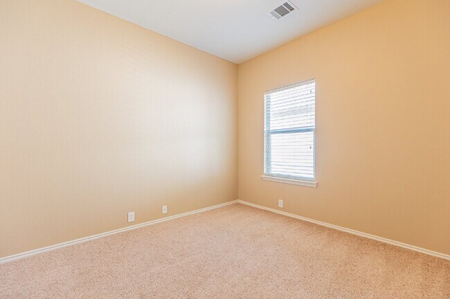 Building Photo - 648 Rooster Run