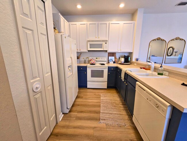Building Photo - 3435 Parkridge Cir