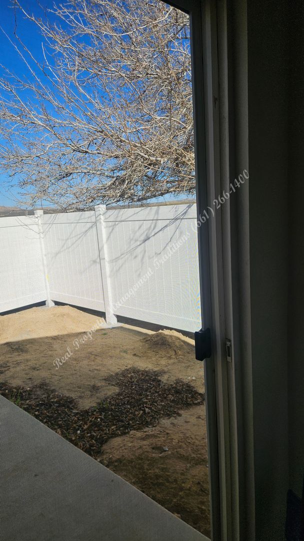 Building Photo - *** Please call us @ 661-266-1400 for information on availability, showings and applications proc...