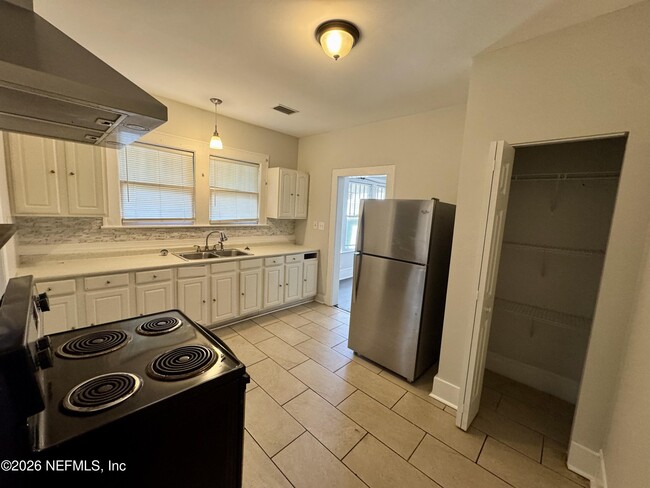 Building Photo - 3032 Rayford St