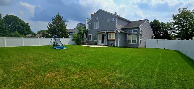 Building Photo - 836 Tallgrass Dr