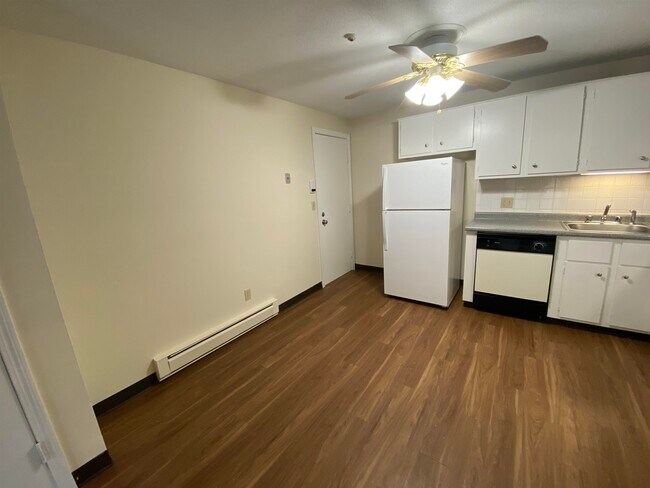 Building Photo - 99 Powers St