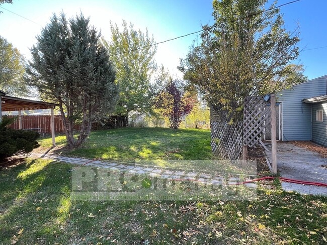 Building Photo - 3b/1ba main level home
