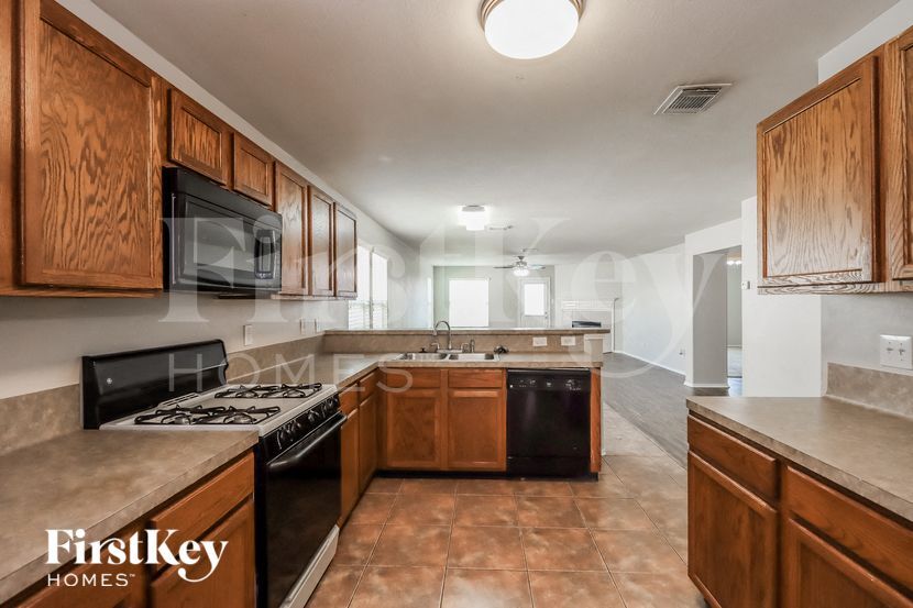 Building Photo - 602 Regal Hollow Ln