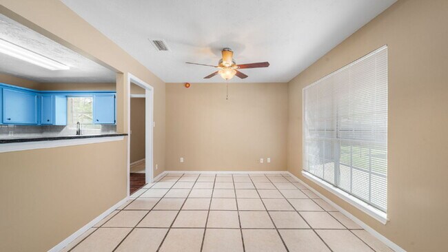 Building Photo - Enjoy comfortable, low-maintenance living in this updated, pet-friendly, carpet-free 3-bedroom ho...