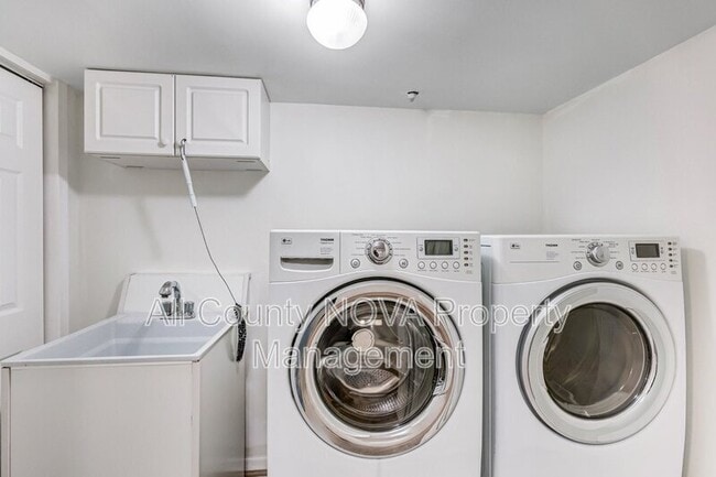 Building Photo - 8308 Deerstill Way