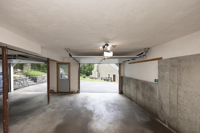 Building Photo - 9 Heidi Ln