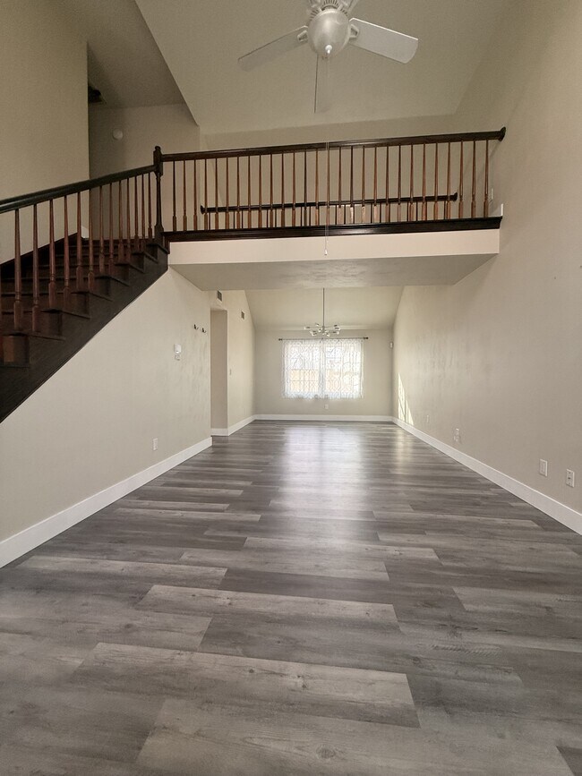 Building Photo - 1949 Arlington Arch Dr