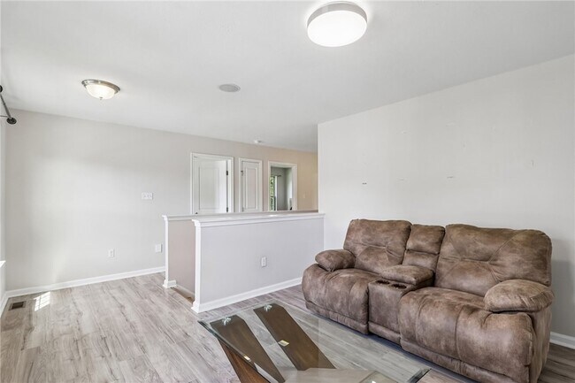 Building Photo - 443 Isabella Ct