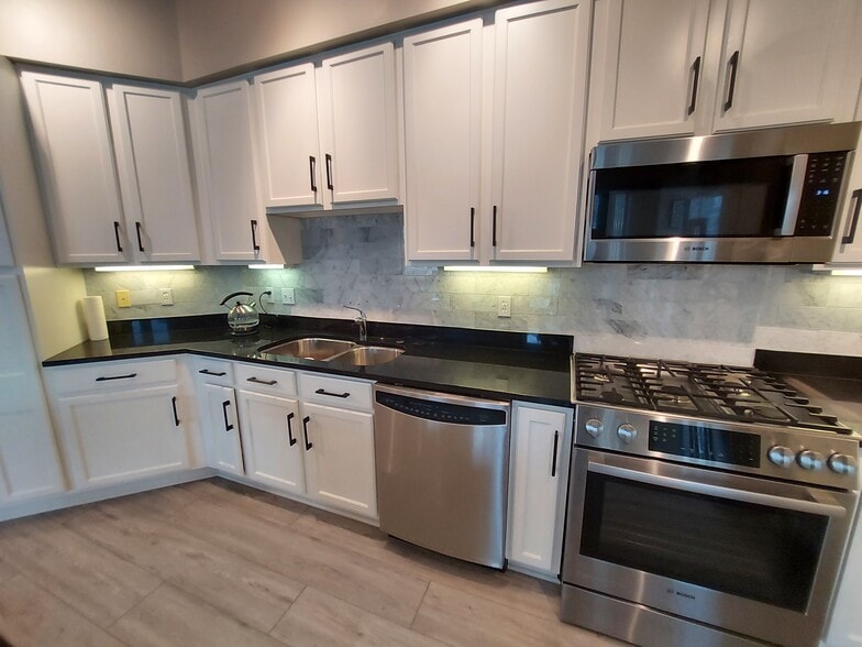 Granite Counters - 500 E Grant St