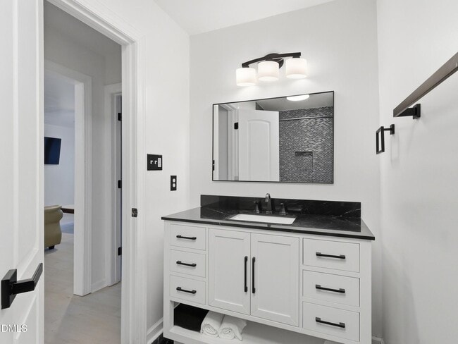 Building Photo - Updated Cary Townhome with Smart Features Near RTP & RDU