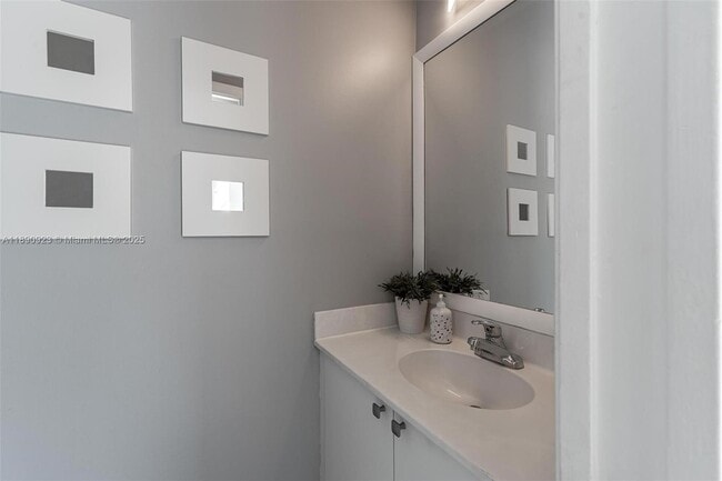 Building Photo - 925 Briar Ridge Rd