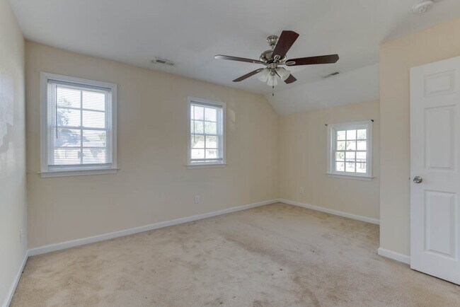 Building Photo - 2 Alden Ave