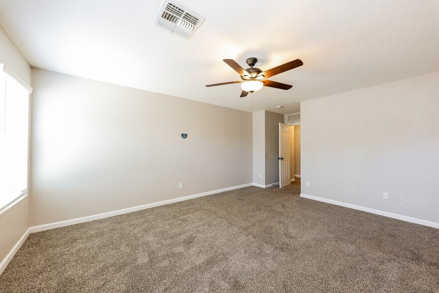 Building Photo - 11535 W Windrose Ave