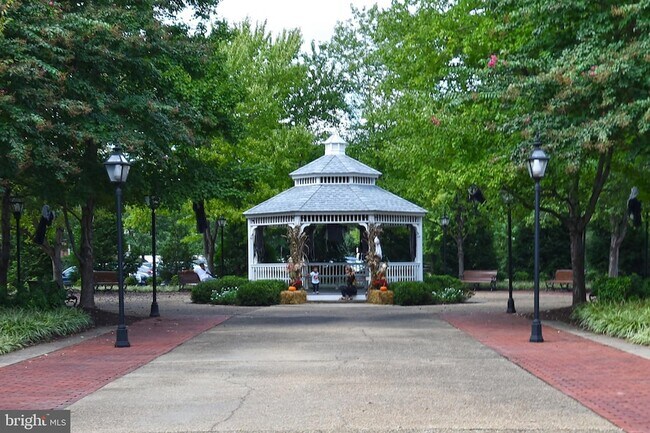 Building Photo - 1303 Belle View Blvd