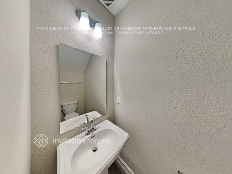 Building Photo - 13234 Shore Grass Dr