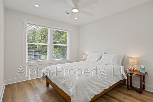 Building Photo - 5 McDade St