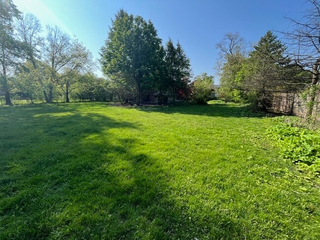 Building Photo - 2732 Kingston Dr