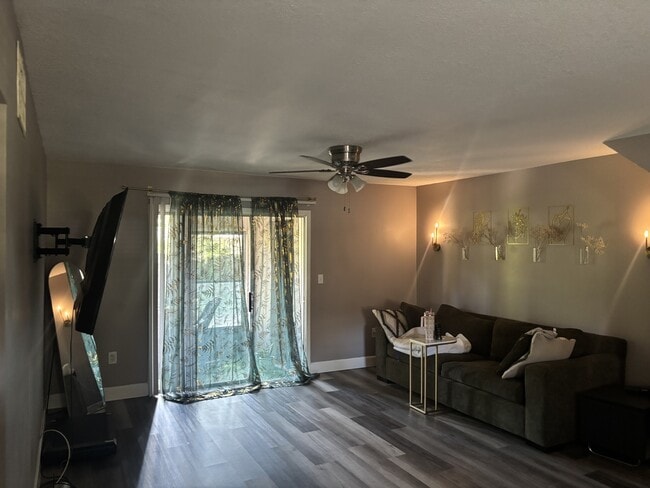 Building Photo - 1950 Paine Ave