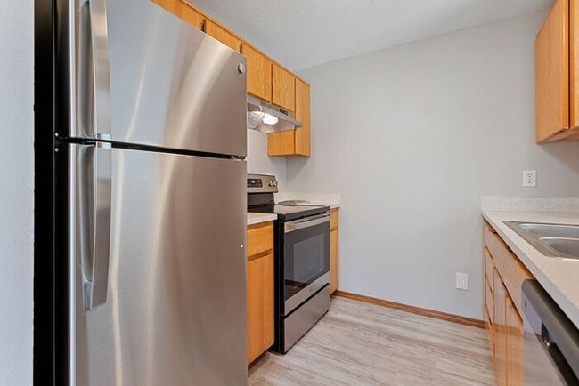 Building Photo - 3 bedroom townhouse with Garage!! Wont last! Call Now!!