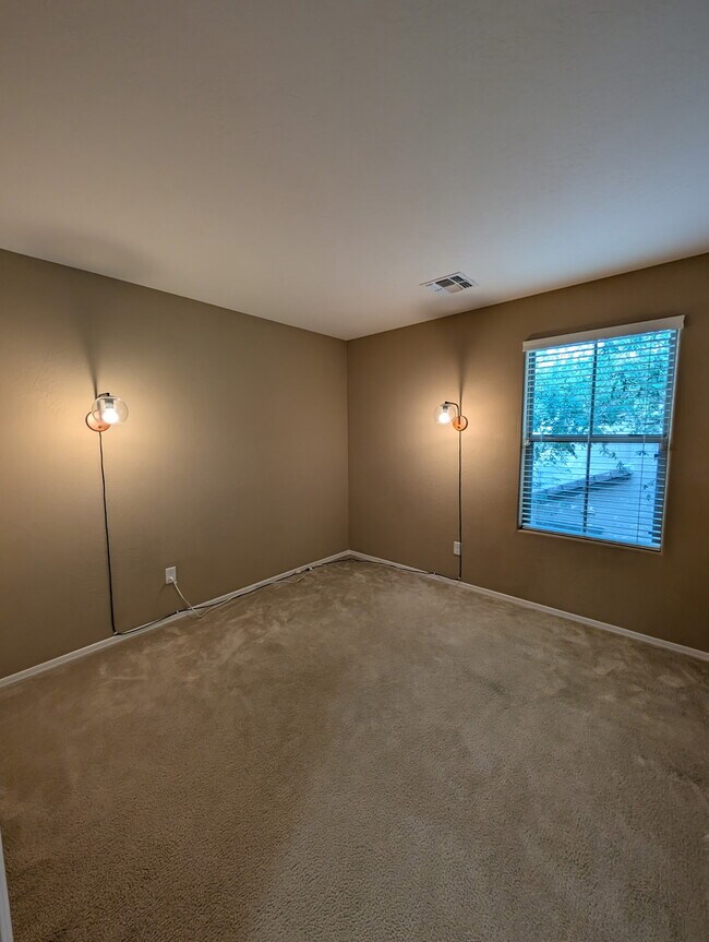 Building Photo - 1250 S Rialto