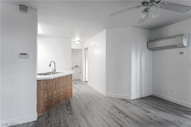 Building Photo - 510 Elm Dr