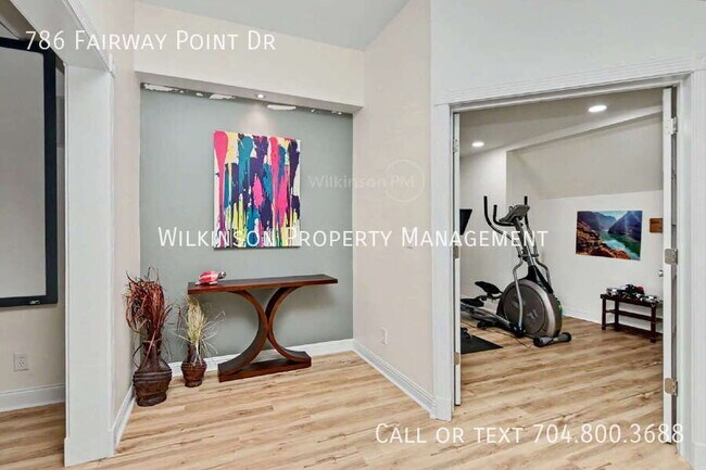 Building Photo - 786 Fairway Point Dr