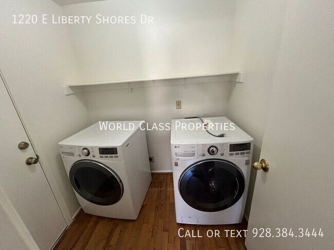 Building Photo - 1220 E Liberty Shores Dr