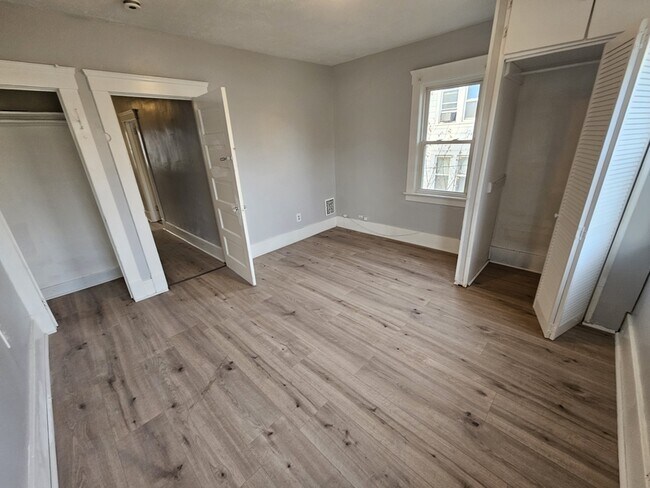 Building Photo - 1852 E 32nd St