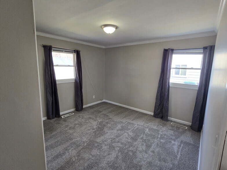 Building Photo - 1820 Mayfield Ave