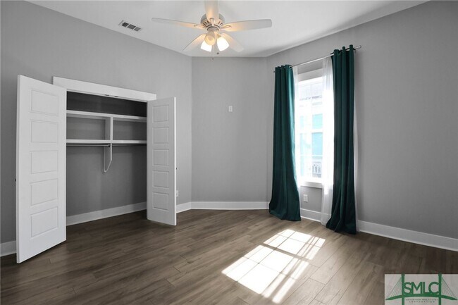 Building Photo - 608 W 37th St