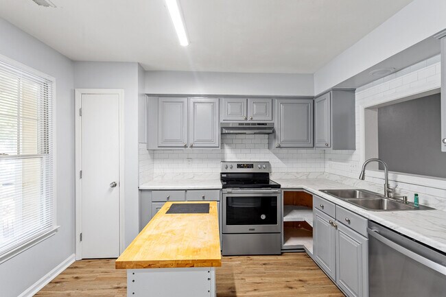 Building Photo - 839 Dalewood Dr