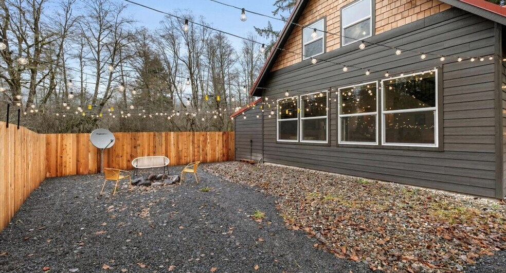 Building Photo - 313 Skate Creek Rd N