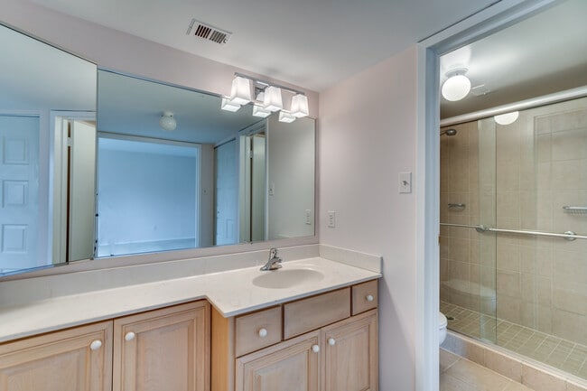 Building Photo - 2817 Jermantown Rd